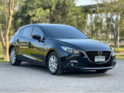 Mazda 3  สีดำ รุ่น 2.0 C Sport  รุ่น 5 ประตู ปี 2015 มือเดียวออกป้ายแด
